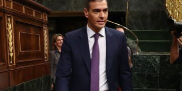 Sánchez respalda a Zapatero y descarta adelantar las elecciones: «Habrá en 2027»