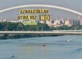 Greenpeace despliega una inmensa pancarta en Sevilla para paralizar la reapertura de la mina de Aznalcóllar