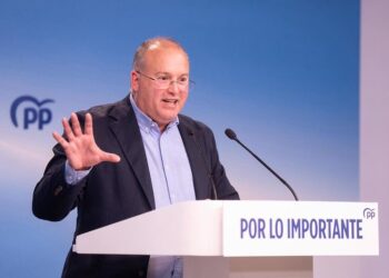 El PP acrecienta la presión sobre el PNV y dice que el Congreso es una gran caldera “llena de chorizos socialistas”