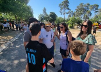 Usuarios del Lucero y alumnos del IES Francisco Nieva comparten una jornada de ejercicio intergeneracional en Valdepeñas