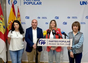 Agudo asevera que el PSOE ha condenado a Alcázar “a perder muchos trenes”, pero Paco Núñez “recuperará todo lo que el socialismo les ha quitado”