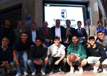 El Gobierno regional felicita al Calvo Sotelo de Puertollano por su ascenso y confirma más apoyo económico al equipo para la nueva temporada