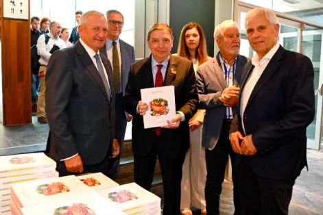 En la clausura de la asamblea general de Cooperativas Agro-alimentarias En la clausura de la asamblea general de Cooperativas Agro-alimentarias