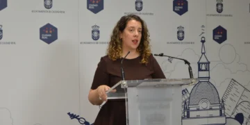 Barrios abandonados y servicios recortados: el PSOE exige respuestas