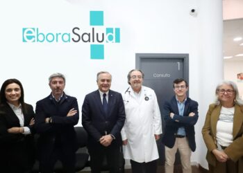 El alcalde visita EboraSalud y destaca su apuesta por la calidad asistencial y la innovación