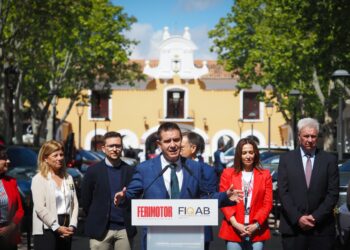 Cabañero destaca la unión de FIQAB y FERIMOTOR como ejemplo de colaboración e impulso económico para la provincia: “De esta unión saldrá algo bueno y será un éxito”