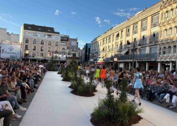 La Plaza Mayor se convierte en el gran escaparate del talento provincial con el cierre de la Ciudad Real Fashion Week 2026