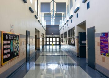 UGT reclama a la Consejería abordar la situación crítica de las Escuelas Oficiales de Idiomas y poner fin al bloqueo negociador