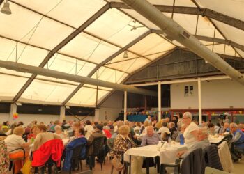 Díaz-Cano cita al Centro de Mayores de La Solana como ejemplo de dinamismo y participación con más de 200 personas en su comida de convivencia
