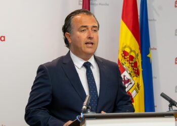  VOX denuncia que Page gasta más de 200.000€ en el Día de la Región mientras uno de cada tres niños vive en riesgo de extrema pobreza en Castilla-La Mancha 