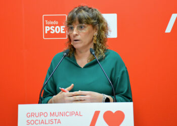 Velázquez vuelve a llegar tarde al Paseo de la Rosa mientras aumentan los atropellos y la preocupación vecinal