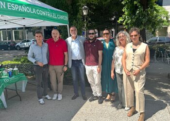 El delegado de Sanidad destaca la labor de la AECC y recomienda seguir hábitos de vida saludable para reducir factores de riesgo