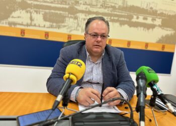 García avanza que “en breve” la nueva maquinaria de limpieza estará al completo “y la imagen de la ciudad va a experimentar un cambio importante”