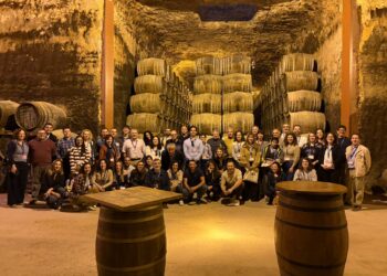 Más de medio centenar de expertos analizan en el IVICAM los avances para adaptar el viñedo al cambio climático y mejorar la calidad del vino