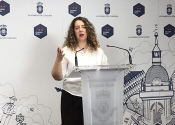 El PSOE denuncia opacidad e improvisación del Gobierno de Cañizares: tres hojas sin explicaciones para mover 2,6 millones