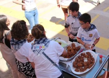 Paparajotes, pleita y juegos en el CEIP Sagrado Corazón para celebrar el Día de Castilla-La Mancha