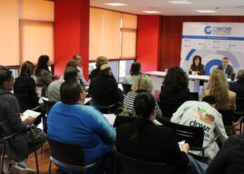 Empresarios del sector de la hostelería se informan de la gestión de la PRL en su sector