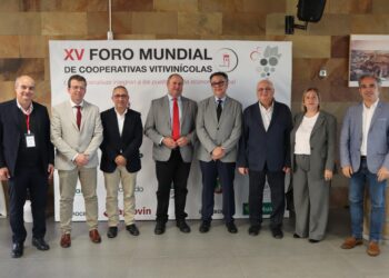 El Gobierno regional aboga por que el cooperativismo vitivinícola mundial siga colaborando para impulsar el mercado global del vino