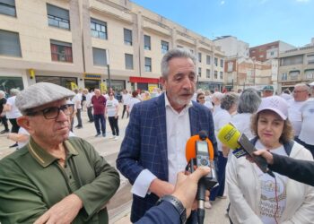 Martín se congratula de que Valdepeñas “sea una ciudad viva, en la que la edad no sea ni un hándicap ni un valor añadido”