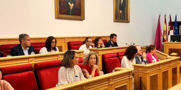 Velázquez y su gobierno votan en contra de climatizar todos los colegios públicos de Toledo pese a admitir que hay fondos