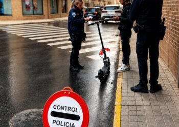 La Policía Local inicia una campaña de control de VMP ante la nueva normativa 
