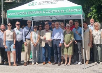 El Ayuntamiento de Puertollano colabora en la lucha contra el cáncer con una aportación de 2.000 euros a la AECC