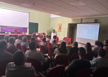 La Junta de Cofradías conoce el proyecto de remodelación integral de la zona centro.