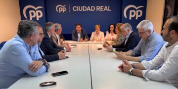 Valverde denuncia la “asfixiante” presión fiscal de Page y exige medidas urgentes contra la pobreza y la inflación en Castilla-La Mancha