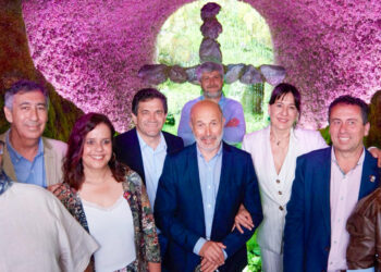 Valverde asegura en Piedrabuena que la Diputación apoyará “todo lo necesario” para que las Cruces de Mayo sean declaradas Fiesta de Interés Turístico Nacional