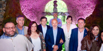 Valverde asegura en Piedrabuena que la Diputación apoyará “todo lo necesario” para que las Cruces de Mayo sean declaradas Fiesta de Interés Turístico Nacional