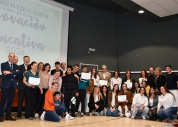 Dolz destaca el talento del alumnado conquense en la entrega de los Premios Locales de Educación del Ayuntamiento de Cuenca.