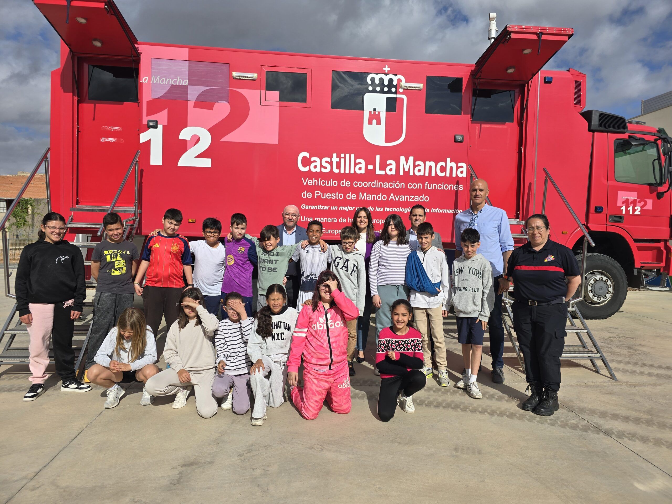 Más de 200 alumnos del CEIP ‘Garcilaso de la Vega’ de Madridejos han recibido la visita del Servicio de Emergencias 1-1-2 de Castilla-La Mancha