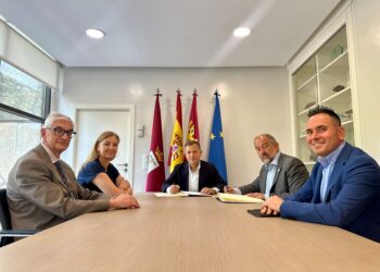El Ayuntamiento renueva su colaboración con la UCLM para que la Cátedra ‘Ciudad de Albacete’ siga promoviendo la investigación, la innovación y la divulgación científica