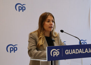 Itziar Asenjo: “Page ya no puede seguir fingiendo enfrentamientos con Sánchez mientras lo mantiene en el poder con sus votos”