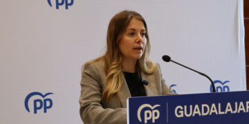 Itziar Asenjo: “Page ya no puede seguir fingiendo enfrentamientos con Sánchez mientras lo mantiene en el poder con sus votos”