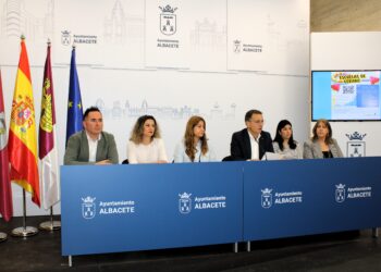 El alcalde refuerza el compromiso municipal con la conciliación y la inclusión a través de las Escuelas de Verano que este año incrementan sus plazas en un 10% hasta superar las 3.000
