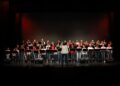 El coro de la Escuela de Música volvió a brillar en la gala solidaria de Cruz Roja