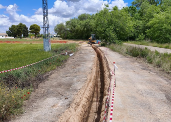 El Ayuntamiento invierte casi 200.000 euros en la red de abastecimiento de agua en la carretera de Ayora, mejorando así el servicio en Tinajeros, el Circuito y el polígono Ajusa
