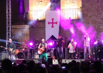 La gira ‘40 años contando cuentos’ de Celtas Cortos llega este sábado a la plaza de Manzanares