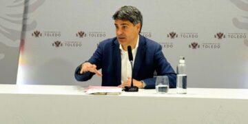 El portavoz municipal critica la falta de respeto del Ministerio con Toledo por el AVE y exige celeridad y seriedad
