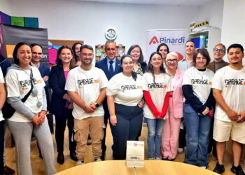 Fundación Orange impulsa en Pinardi la oportunidad digital de jóvenes con la primera aula “GarageLab”