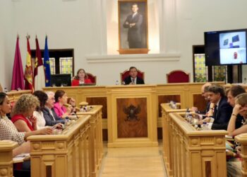 El Ayuntamiento insta al Ministerio de Transportes y a la Junta a garantizar la parada del AVE Madrid-Lisboa en Toledo