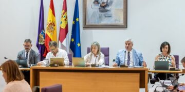 El Pleno aprueba la ordenanza que permitirá transformar locales en viviendas y reforzar el mercado residencial