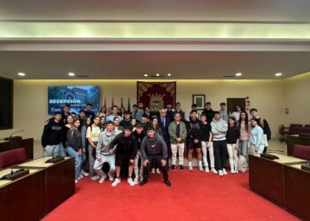 Alberto Reina explica a alumnos de Bachillerato de la Laboral los principios del Presupuesto, “cuyo conocimiento ayudará a su formación en economía”