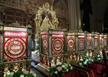 El Ayuntamiento restaura el Rosario de Cristal que saldrá en procesión con motivo del centenario de la Coronación Canónica de la Virgen del Sagrario