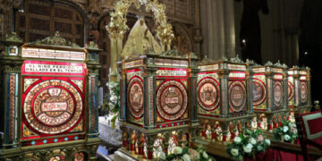 El Ayuntamiento restaura el Rosario de Cristal que saldrá en procesión con motivo del centenario de la Coronación Canónica de la Virgen del Sagrario