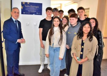 Estudiantes del colegio Santa Bárbara abre la “Sala Europa” del Ayuntamiento como símbolo de paz y unidad