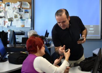 La ciberseguridad centra un nuevo taller para mayores en el Centro de Internet