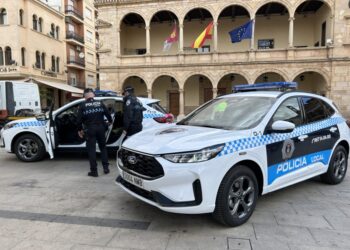 El Ayuntamiento de Villarrobledo, presidido por Valentín Bueno, incorpora dos nuevos vehículos híbridos para reforzar la Policía Local