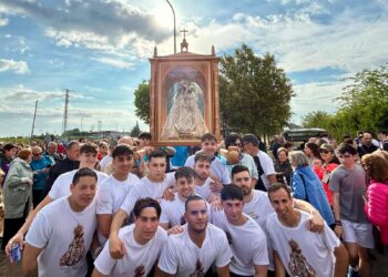 La lluvia no frena la devoción a la Patrona en el Día de la Madre